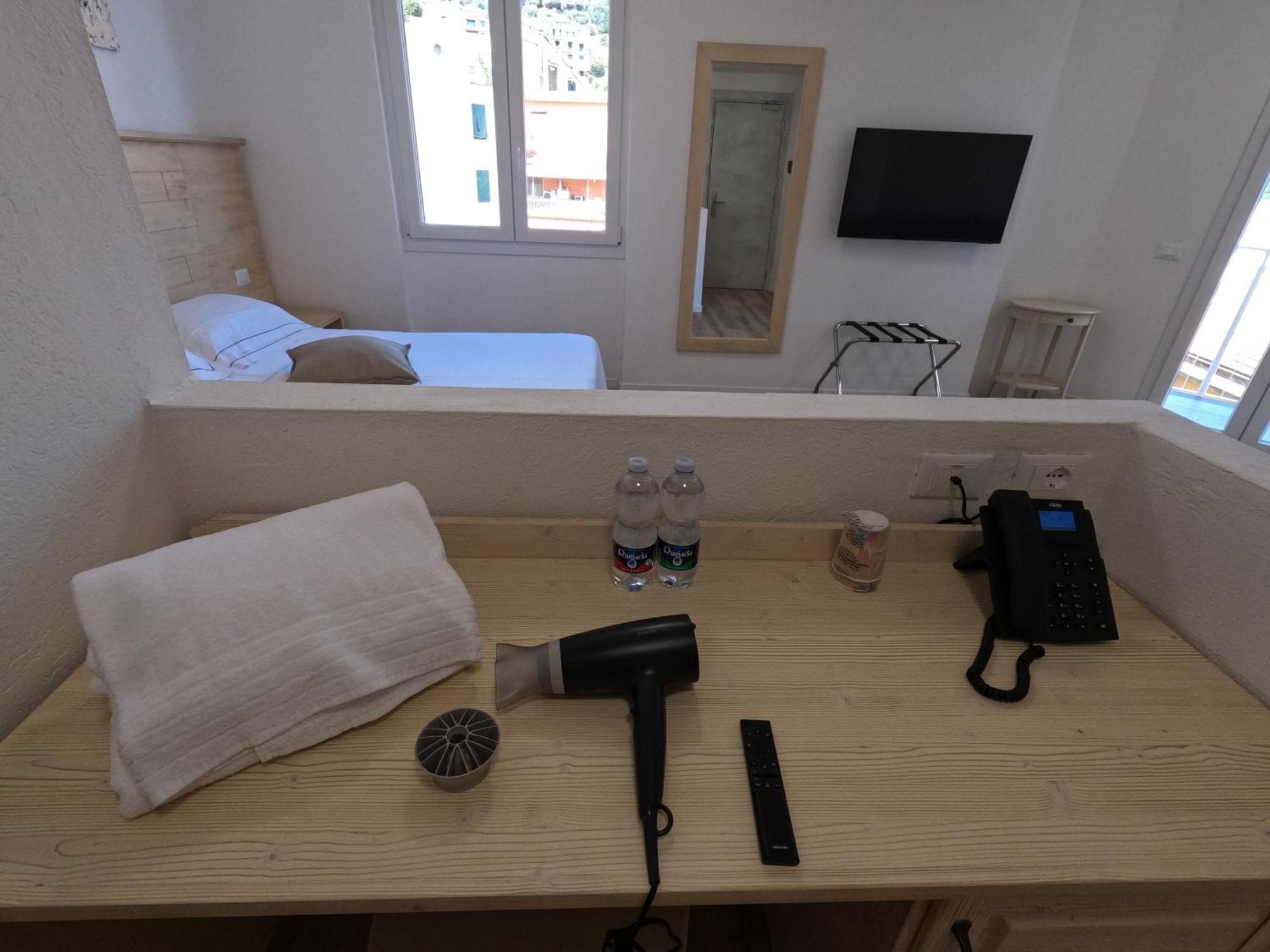 Week End Hotel
