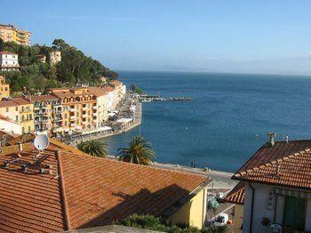 Week End Hotel